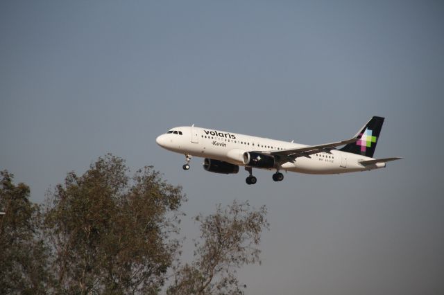 Airbus A320 (XA-VLE) - FINAL APPROACH 27 MMTJ