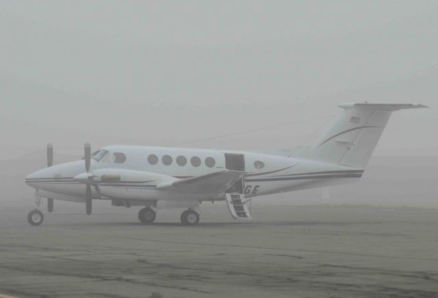 Beechcraft Super King Air 200 (N560GE) - visibility less than 1/4 mile