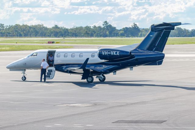 Embraer Phenom 300 (VH-VKX)