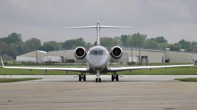 Bombardier Challenger 300 (N247FS) - “Lakefront 47” // LKF47br /br /N247FS is a 2005 Bombardier Challenger 300 operated by Aviation Advisor, Inc. 5/13/23