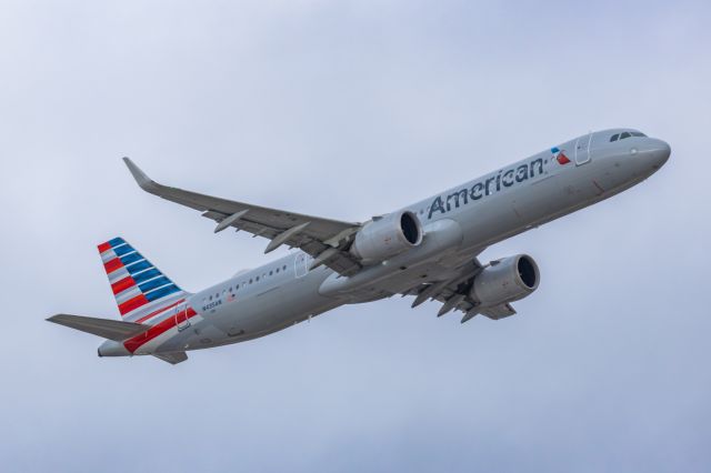 Airbus A321neo (N435AN) - An American Airlines A321 neo performing a go around at PHX on 2/14/23. Taken with a Canon R7 and Canon EF 100-400 II L lens.