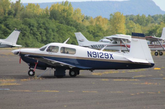 Mooney M-20 (N9129X) - N9129X parked at Robertson after its flight from Tri-Cities (KCZG).