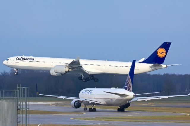 Airbus A340-600 (D-AIHY)