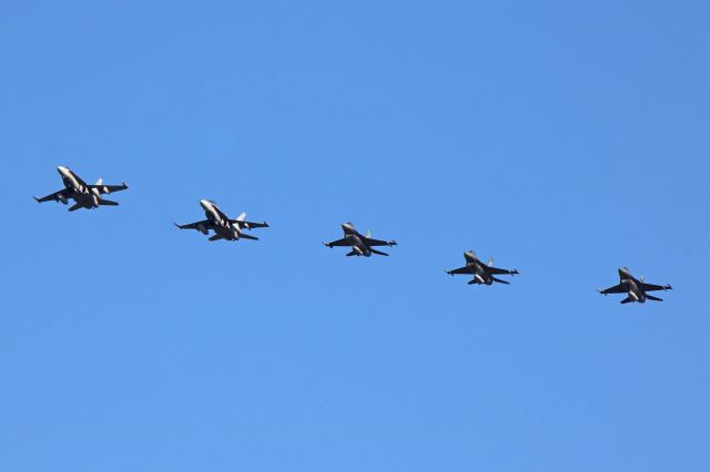 McDonnell Douglas FA-18 Hornet (18-8788) - Two RCAF McDonnell Douglas CF-18’s and three USAF Lockheed F-16CM’s make a grand entrance at AirShow London 2017 late Friday afternoon 22 Sept 2017. The aircraft shown here include RCAF CF-18’s: 188788 and 188938; USAF F-16’s: 90-0702, 89-2129, and 89-2112.  The RCAF CF-18’s are from 4 Wing, 410 Tactical Fighter Squadron, 3 Wing, 425 Tactical Fighter Squadron, and the F-16’s are from the 180th Fighter Wing, 112th Fighter Squadron, Ohio Air National Guard, Toledo, Ohio