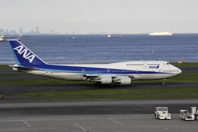 Boeing 747-400 (JA8960) - Taxing at Haneda Intl Airport on 2012/09/24