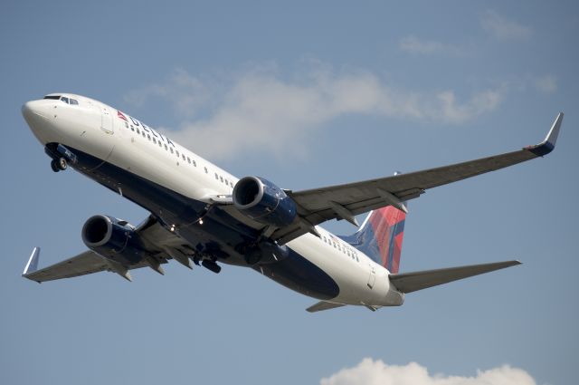 Boeing 737-800 (N3745B)