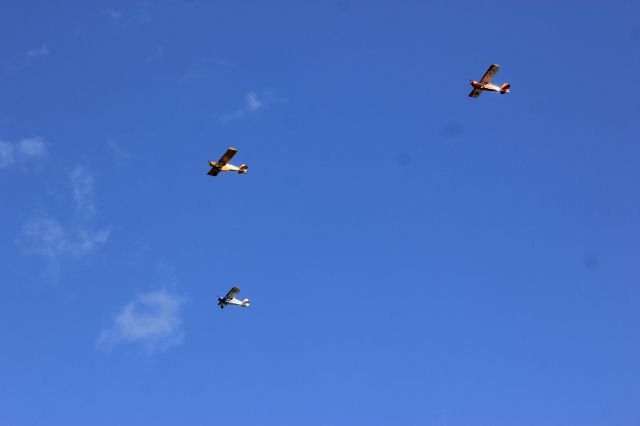C-GEJI — - C-GEJI Bellanca Citabria C-FZHH Piper PA-18 super cub CF-IHG Piper PA-20X Pacer en vol de formation au dessus de Lavaltrie QC. le 17-10-2020 à 14:05