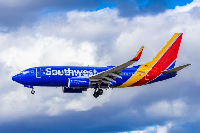 Boeing 737-700 (N8750B) - A Southwest Airlines 737-700 landing at PHX on 2/26/23. Taken with a Canon R7 and Tamron 70-200 G2 lens.