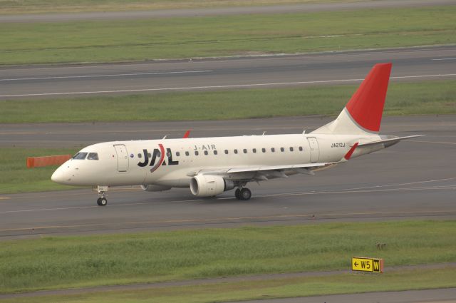 JA212J — - Taxi at Haneda Intl Airport on 2010/10/16 JAL c/s