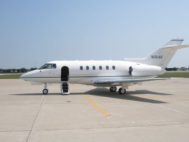 Hawker 800 (N1640)