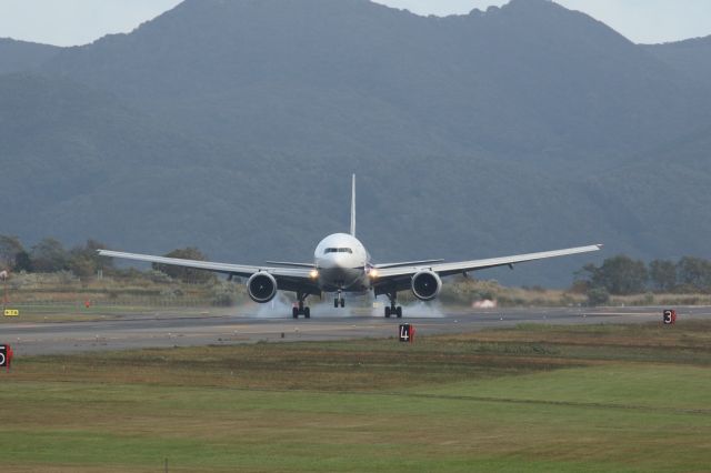 Boeing 777-200 (JA707A) - 03 October 2015:HND-HKD.