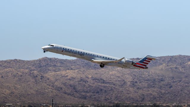 Canadair Regional Jet CRJ-900 (N953LR) - American Airlines CRJ-900 taking off from PHX on 7/6/22. Taken with a Canon 850D and Rokinon 135mm f/2 lens.