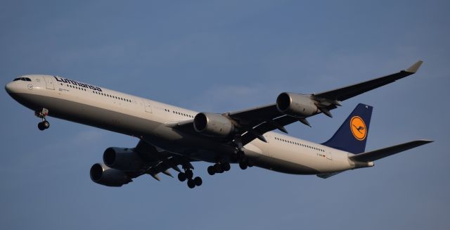 Airbus A340-600 (D-AIHK)