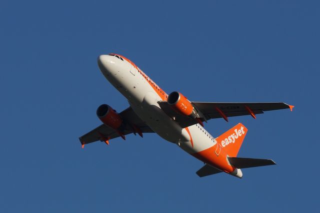 Airbus A319 (G-EZBW)