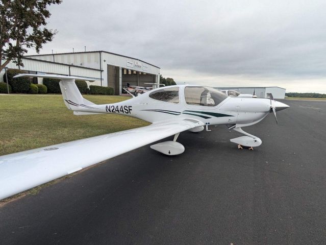 Diamond Star (N244SF)