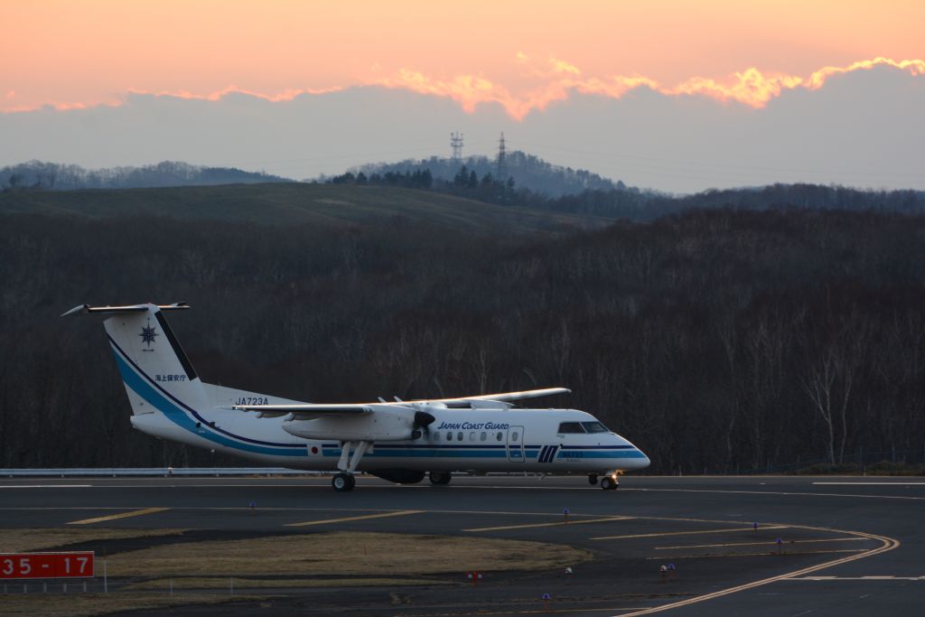 de Havilland Dash 8-400 (JA723A) - Nov.17.2016Japan Coast Guard  1st Region “OOWASHI”br /Nikon D7100 / SIGMA DG 50-500mm 1:4.5-6.3 APO HSMbr /1/125 F6 ISO400 240mm Fine DX Format 4496×3000