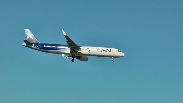 Airbus A321 (CC-BEF)