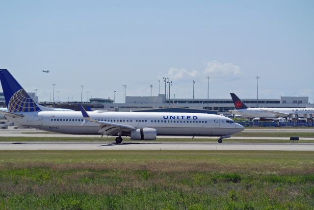 Boeing 737-900 (N37427)