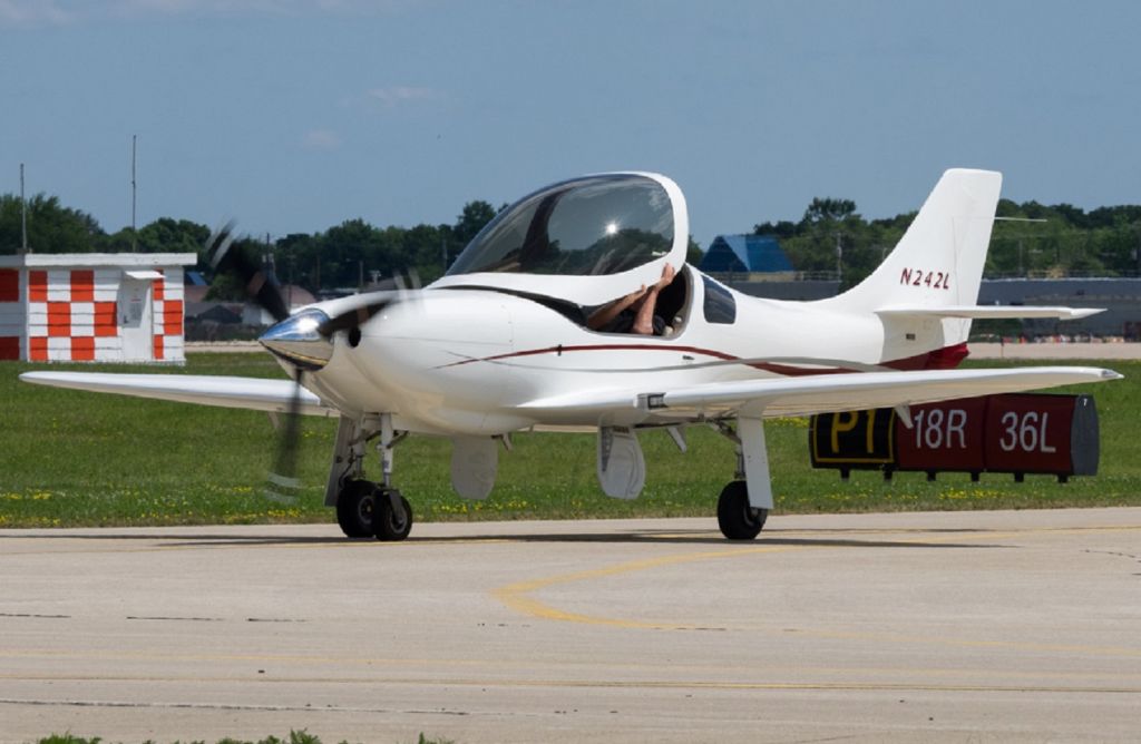 Lancair Legacy 2000 (N242L)