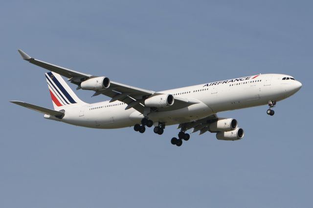 Airbus A340-300 (F-GLZJ) - June 25, 2010 - approached Detroit 