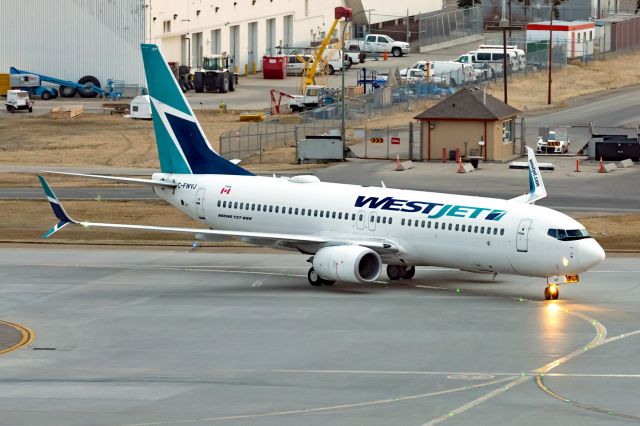 Boeing 737-800 (C-FWVJ)