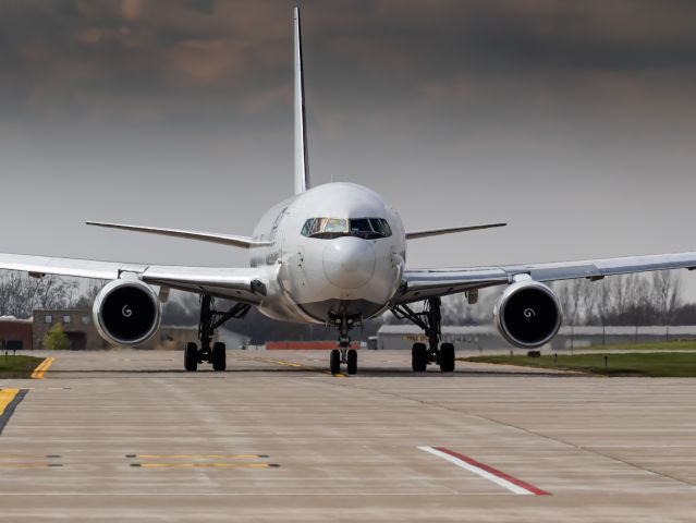 BOEING 767-200 (N739AX) - An ATI 767-200 taxiing in at Wilmington Air Park. 