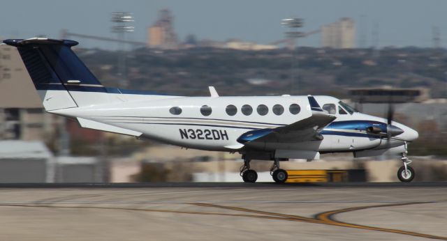 Beechcraft Super King Air 200 (N322DH)