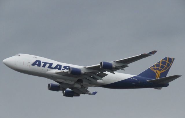 Boeing 747-400 (N418MC)