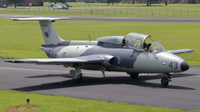 Aero L-29 Delfin (N39DE) - Lebanon, TN -- N39DE taxiing out to runway 19 for departure.