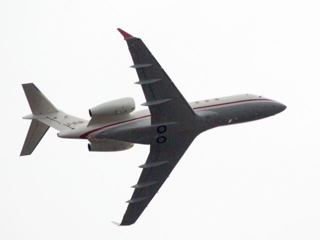 Bombardier Challenger 300 (D-BUBI) - Departure runway 29 at Vienna, Austria | 20 OCT 2014