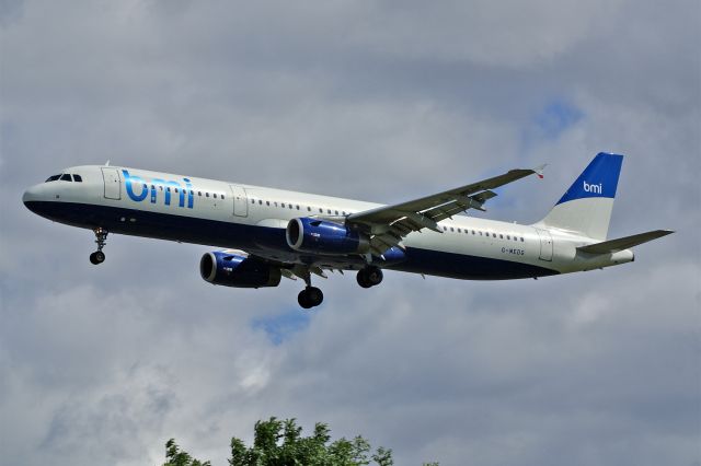 Airbus A321 (G-MEGD)