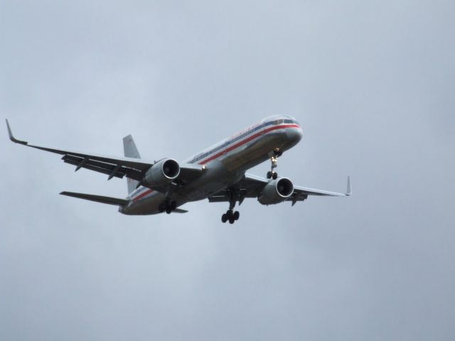 Boeing 757-200 (N689AA)