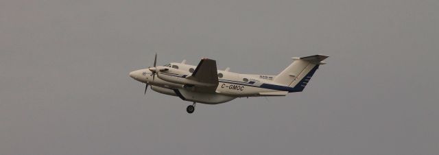 Beechcraft Super King Air 200 (C-GMOC) - Canadian registered Beech 200 climng out. That pod has to hurt performance quite a bit.