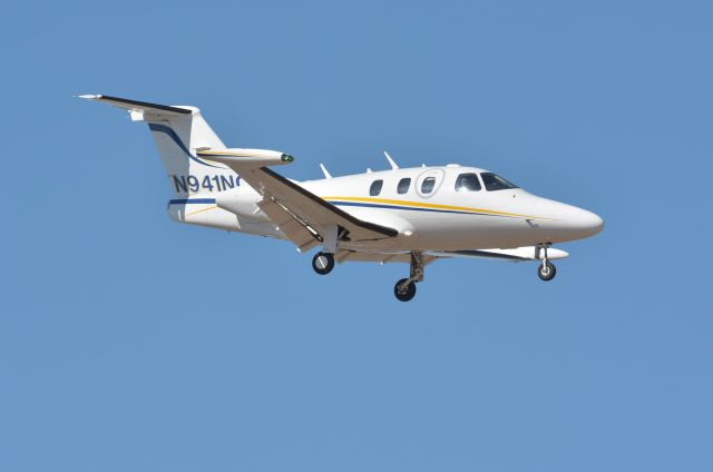 Eclipse 500 (N941NC) - On final for 06L in CYHU. 23-03-2025