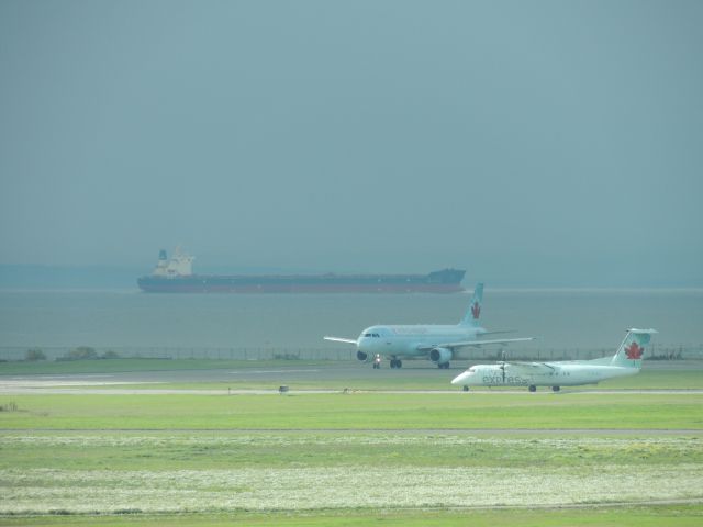 de Havilland Dash 8-300 (C-FJXZ)