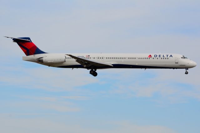 McDonnell Douglas MD-88 (N966DL) - Delta - N966DL - MD-88 - Arriving KDFW 02/15/2014