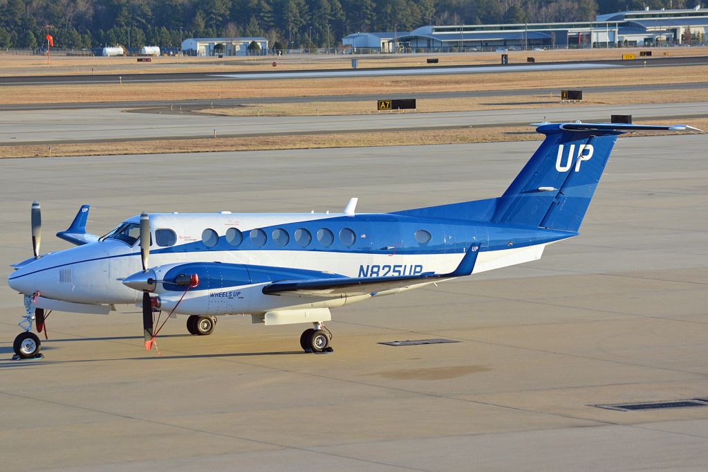 Beechcraft Super King Air 300 (N825UP)