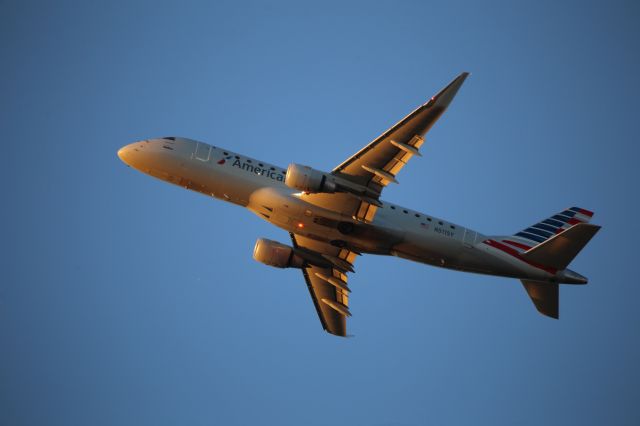 EMBRAER 175 (long wing) (N511SY)