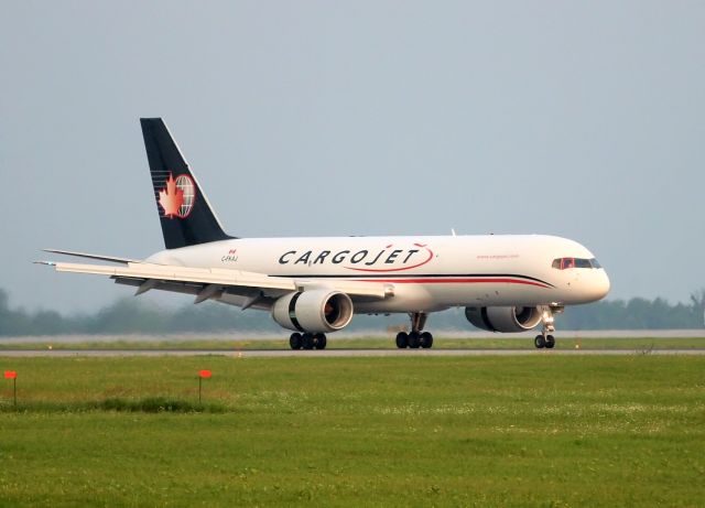 Boeing 757-200 (C-FKAJ)