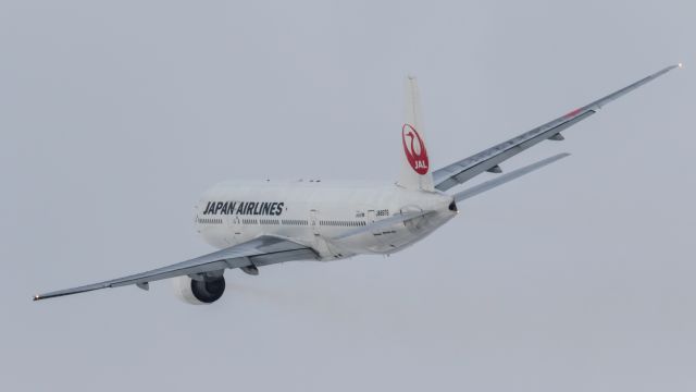 Boeing 777-200 (JA8979) - Japan Airlines / Boeing 777-289br /Dec.05.2015 Hakodate Airport [HKD/RJCH] JAPAN