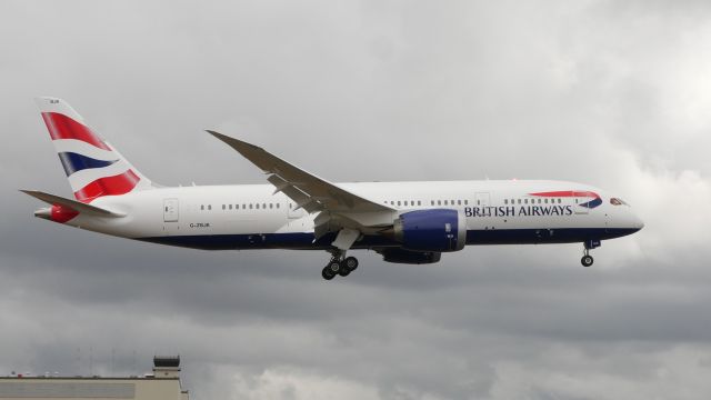 Boeing 787-8 (G-ZBJK) - BOE949 on final to rwy 16R to complete a C2 flight on 9.11.18. (ln 733 / cn 60630).