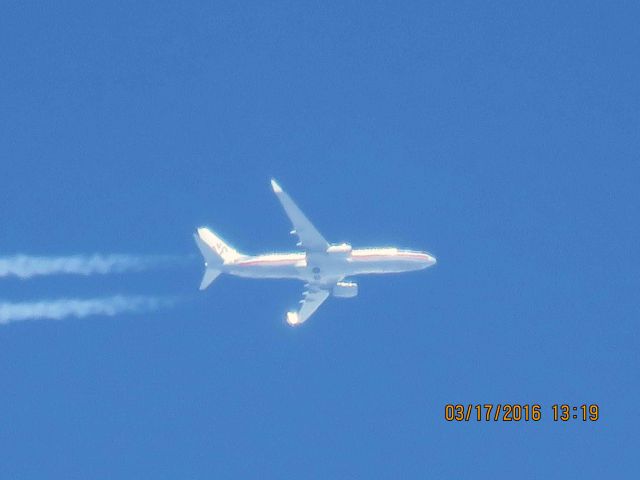 Boeing 737-800 (N868NN)