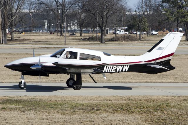 Cessna 310 (N112WW) - A sharp looking 310 taxis for departure. -January 2014