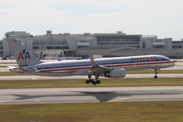 Boeing 757-200 (N172AJ)