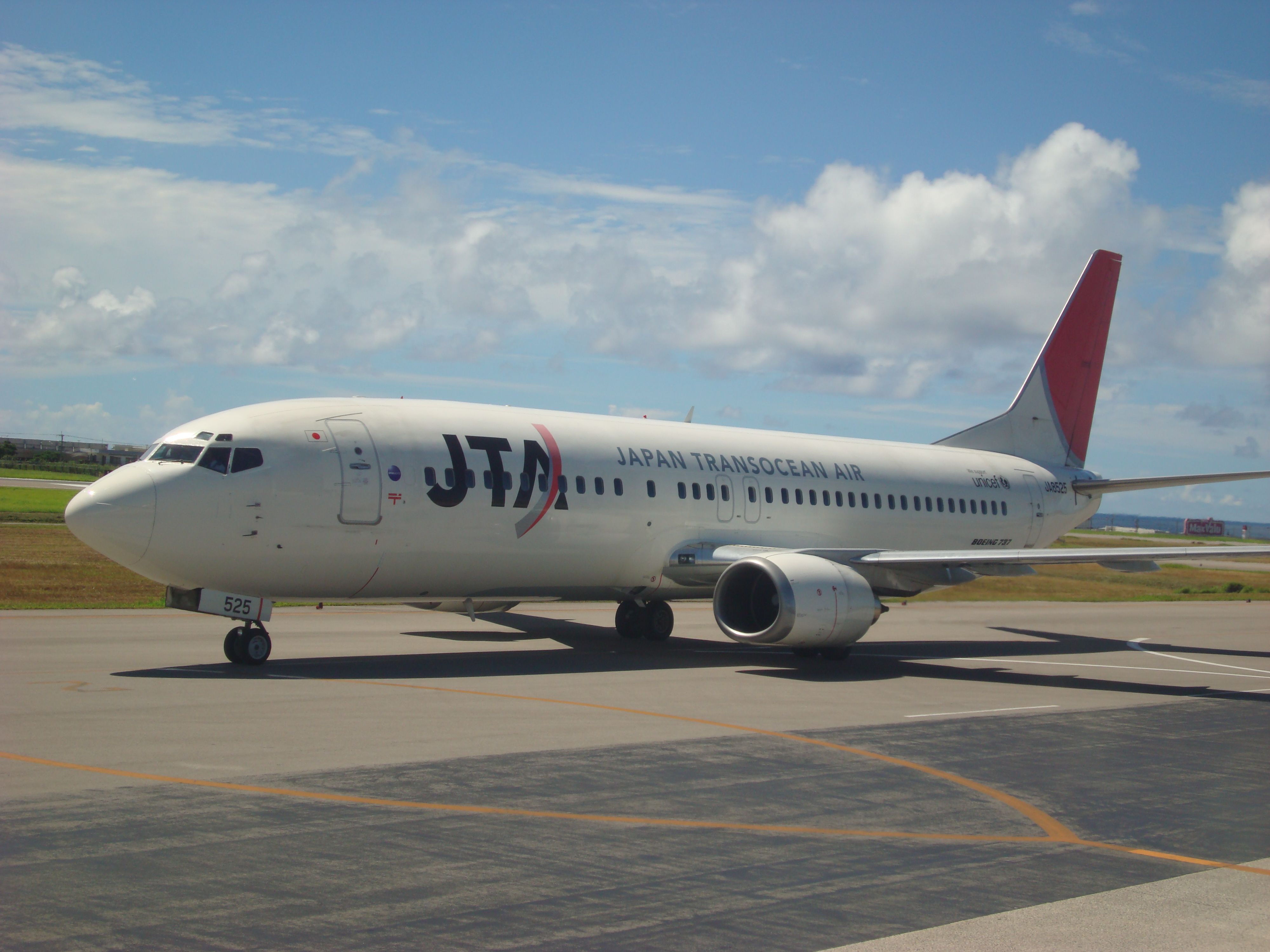 BOEING 737-400 (BON8525)