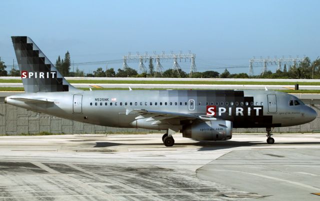 Airbus A319 (N525NK)