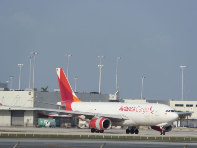 Airbus A330-200 (N334QT)
