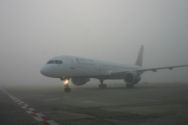 Boeing 757-200 (N556NW)