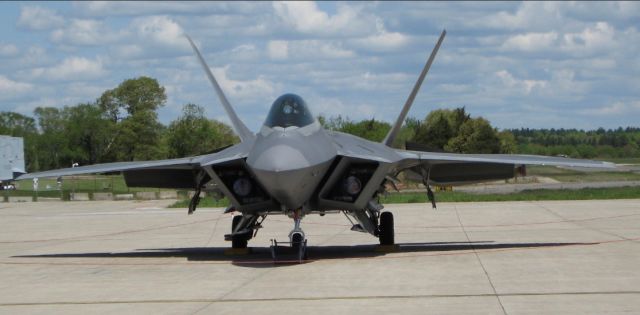 Lockheed F-22 Raptor —