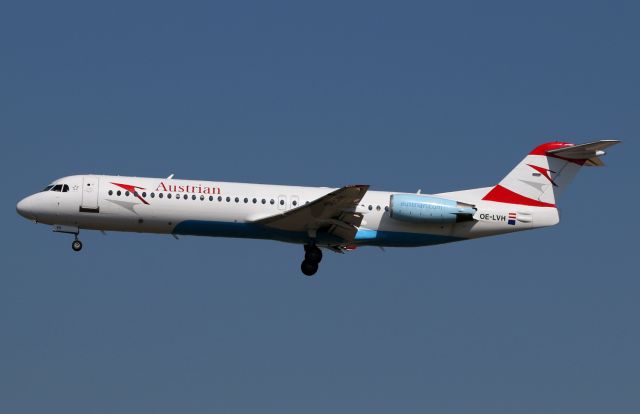 Fokker 100 (OE-LVH)